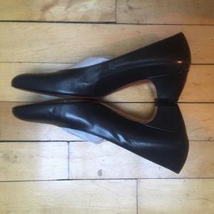 Salvatore Ferragamo, Size 5 1/2, gray pumps